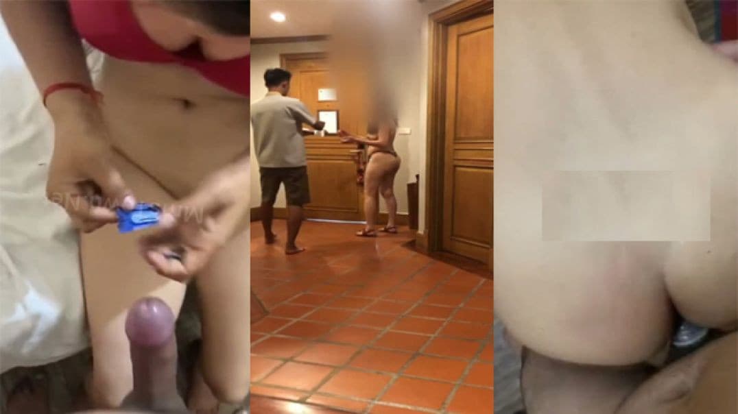 Indian Wife Shows Nude Body to Delivery Boy and Gets Fucked