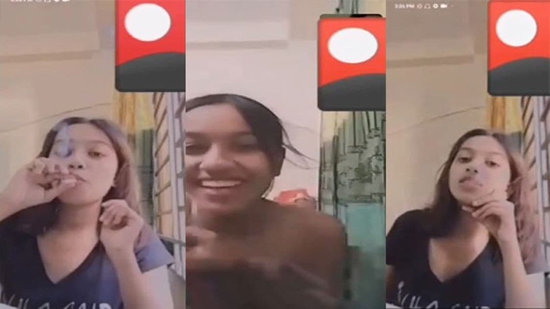 Sexy Girlfriend Showing Boobs and Pussy