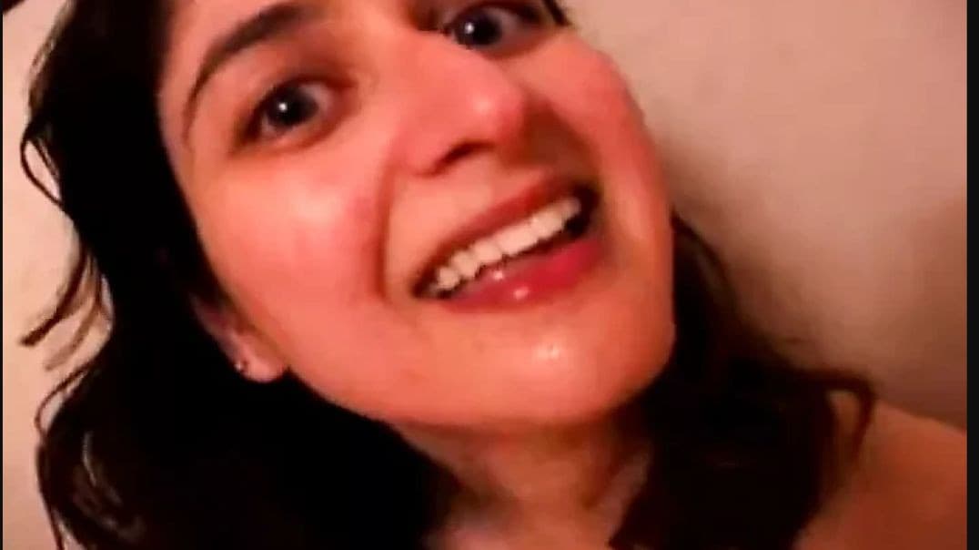 Indian NRI Reena Drinking Piss