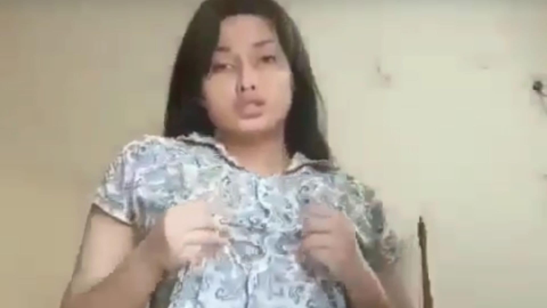 Hot College Girl Showing Her Nude Videos