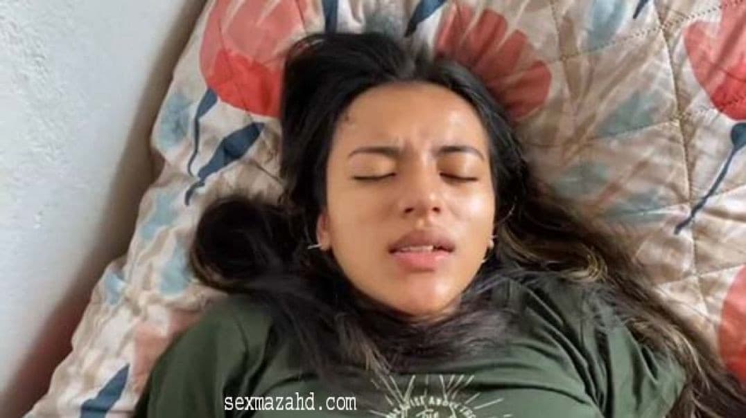 Beautiful Bebe Fucking Pussy Front of Mirror