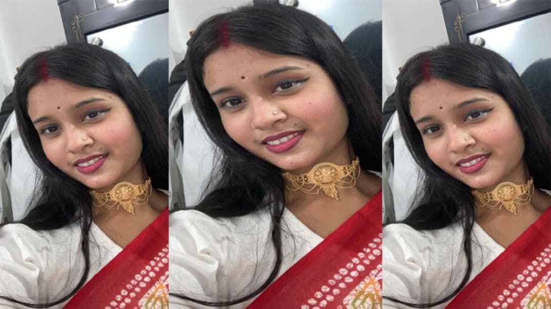 Desi Horny Bhabhi Showing Off